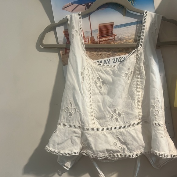 This is a gorgeous skirt set. It no longer fits me. - Picture 4 of 5